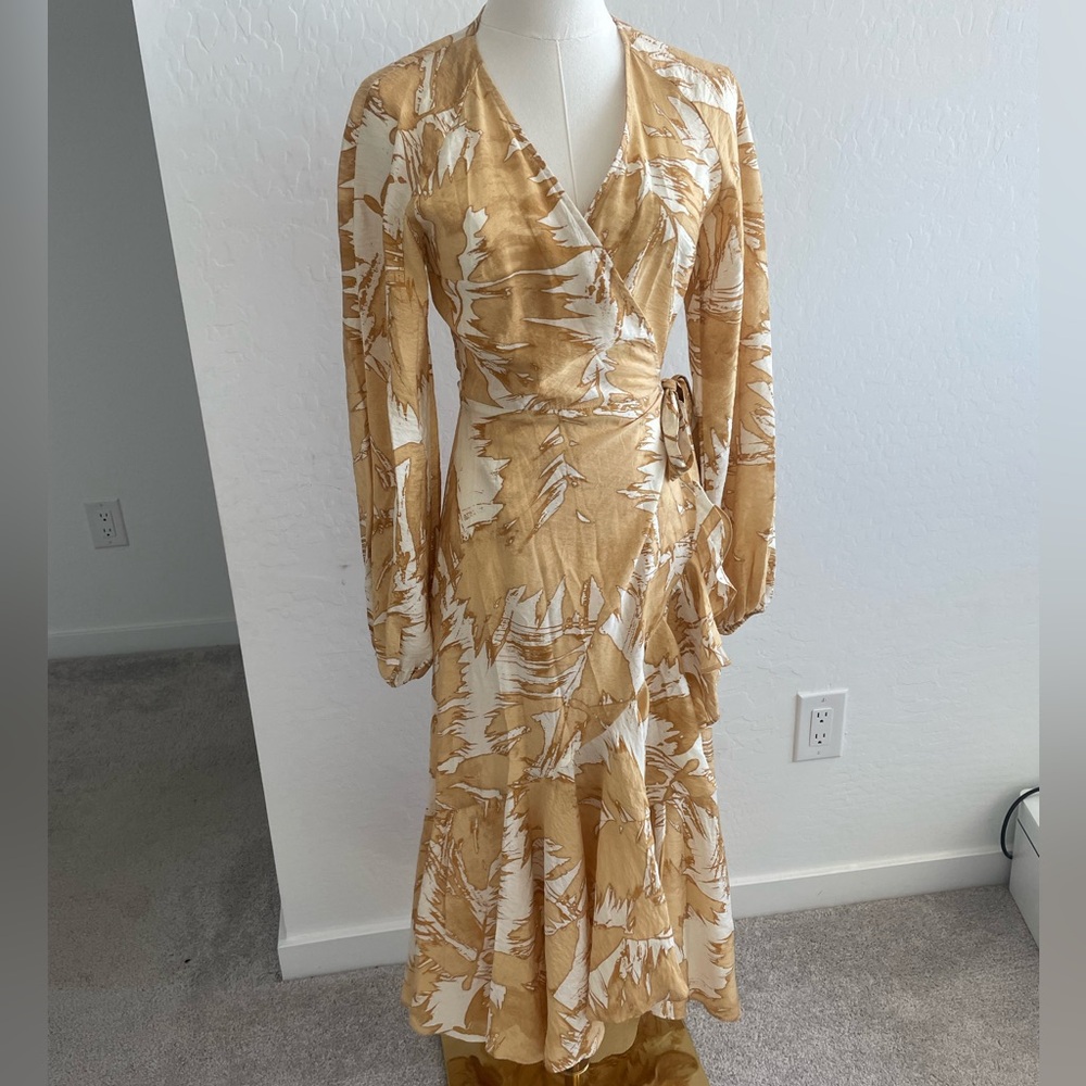 H&M Tan and White Long Sleeve Dress